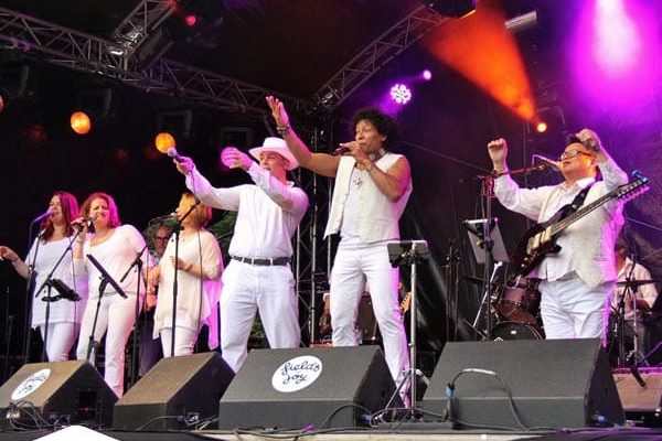 Bob East showband