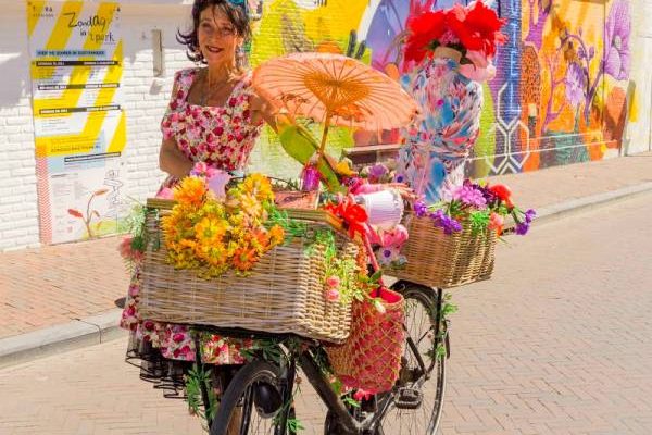 Waarzegster op de fiets